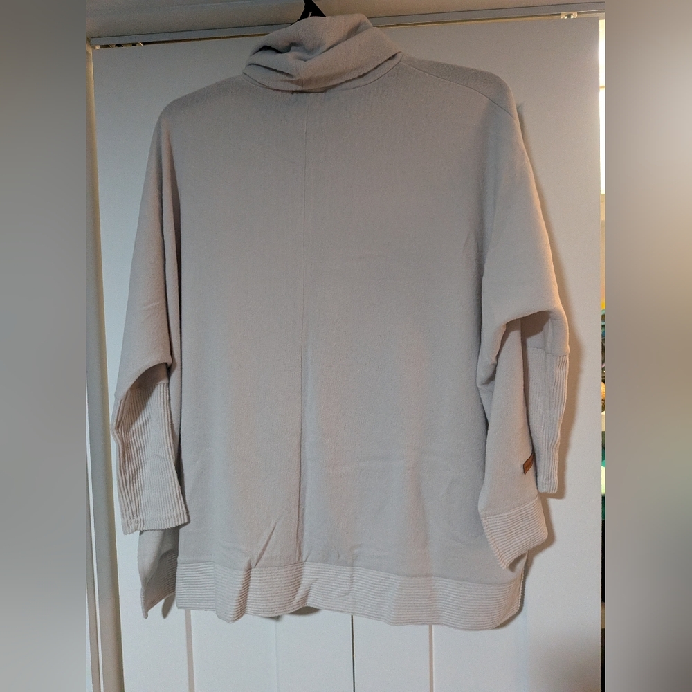 Geometric Patterned Poncho - Picture 5 of 5